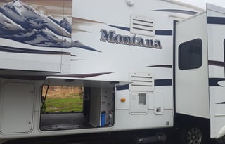 5th wheel, Montana, pet friendly & comfortable