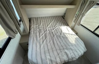 Beautiful forest river, sleeps 10!