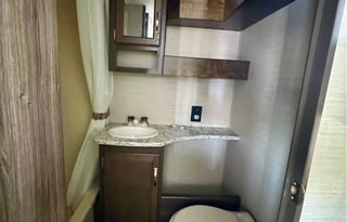 24' 2018 Keystone Bullet Crossfire 2070BH Sleeps-6