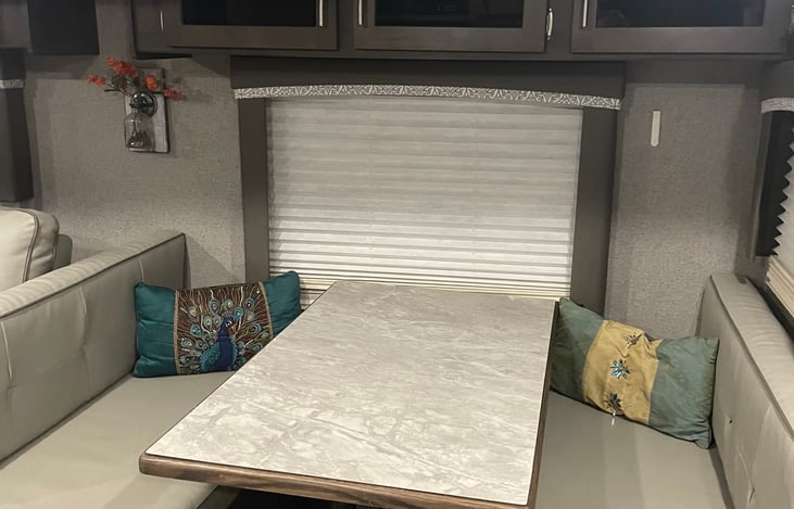 Dining table/full size bed ( sleeps 2)