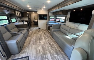 Luxury Your Way: A 5-Star Glamping Oasis