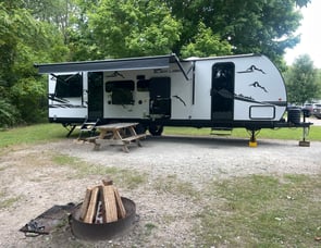 Forest River RV Cherokee Grey Wolf Black Label 25RRTBL