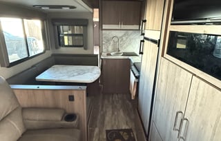 Friendly RV Rental - Bunk House sleeps 6