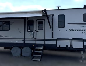 Winnebago Minnie Plus 29MBH