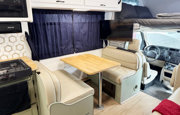 Las Vegas RV Bunk Beds – Family Motorhome – Sleeps 5 Adults and 2 Kids