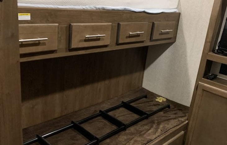 bunk house with 4 beds