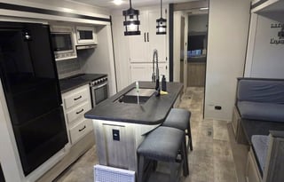 Bluegrass Basecamp- 2 bed 2 bath bunkhouse