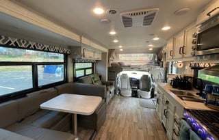 2021 Coach Odyssey 29K - FREE Mobile Wifi