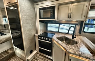 2023 Thor Motor Coach Freedom Elite 28HE