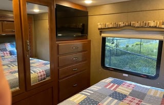 2017 Thor Motor Coach Chateau 29G HAL1830