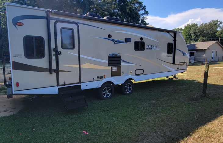 2019 Freedom Express Ultra Lite 279RLDS | RVshare