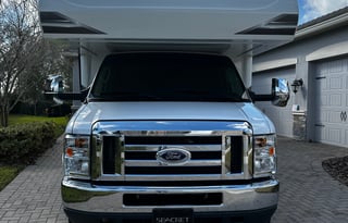 *Roadtrip around FL in this Classy RV! SLEEPS 8!*