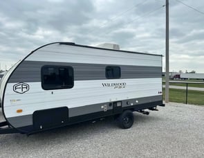 Forest River RV Wildwood FSX 174BHLE