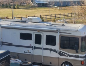Fleetwood RV Bounder 28T