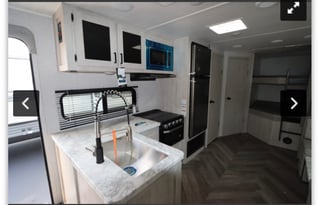 Brand New 2022 EAST AND WEST Della Terra 271BH