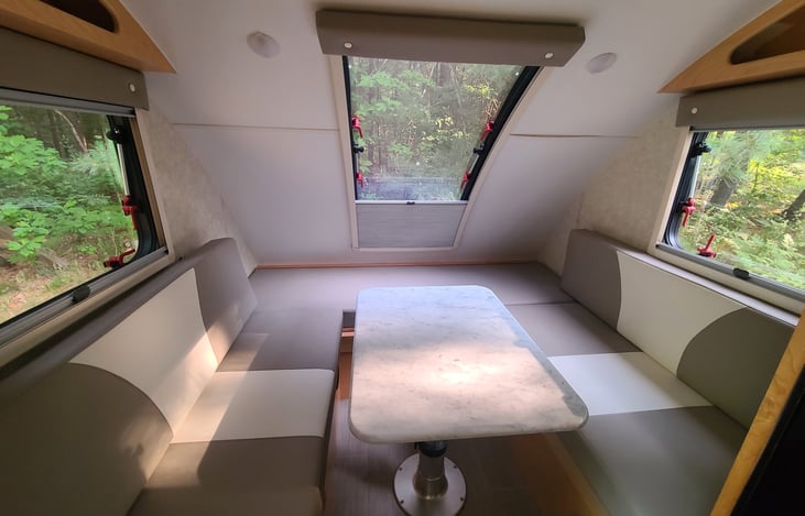 Convertible dining with lots of light