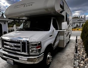 Thor Motor Coach Freedom Elite 23H