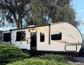 Forest River RV Cherokee Grey Wolf Black Label 25RRTBL