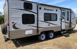 Bunkhouse - Cozy Camper! Sleeps 5-7