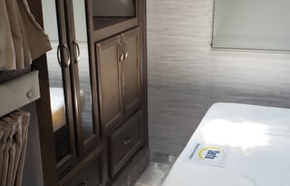 32ft 2023 Conquest Class-C RV - Pet Friendly!