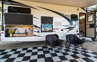 28ft Adventure Rig WITH Outdoor Kitchen & E-Bikes