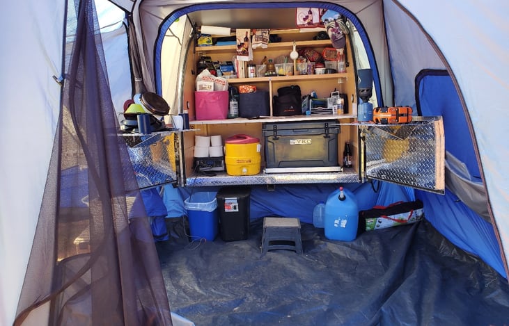 The expansion tent wraps around the galley kitchen, keeping you safe from the elements as you prepare your gourmet meals.

It also doubles as a 4-5 person sleeping tent for additional guests.