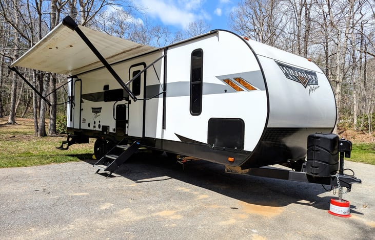2023 Wildwood Platinum: Luxury family-ready rig with a King Master, double bunks, and Versa-Lounge. Enjoy the fireplace, bright modern interior, panoramic windows, outdoor kitchen large awning and mor