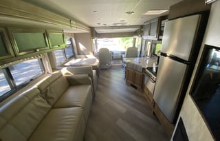 Amazing Couples Getaway w/Washer & Dryer