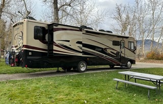 Boujee BoonDocker Bunkhouse-UNLIMITED POWER & WIFI