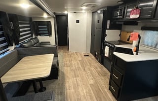 2022 Cherokee - Bring the kids!! Sleeps 9!!