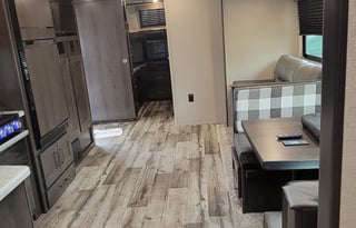 Dual-Suite Retreat Family Bunkhouse 32' Transcend