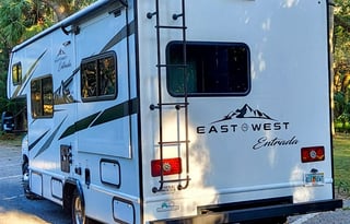 WELCOME TO RV LIVING RENTAL