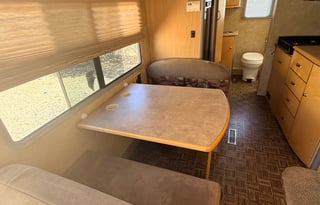 2007 Winnebago Navion 23H