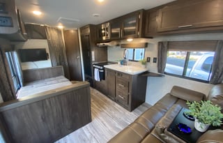 Fully Stocked 2019 Grey Wolf Bunkhouse delivery!