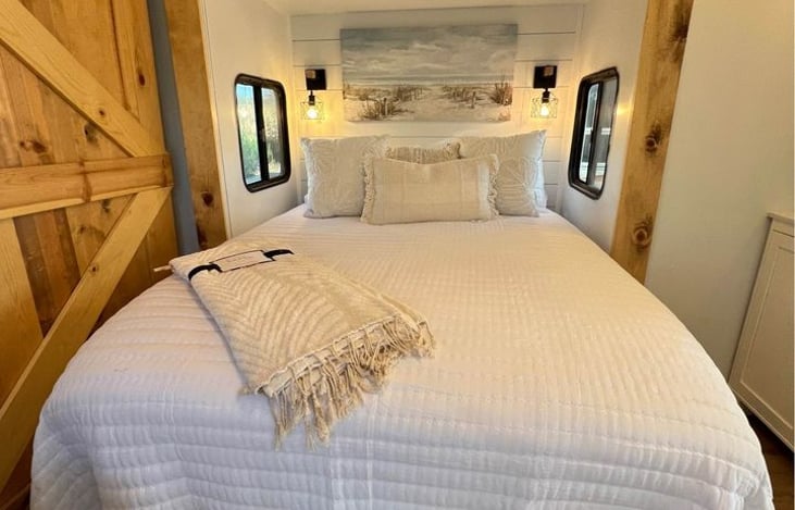 Main Suite Queen Bed