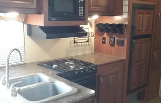 Wild Cat Bunk house with out door kitchen