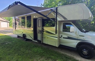 2015 Coachmen RV Leprechaun 317SA Ford 450