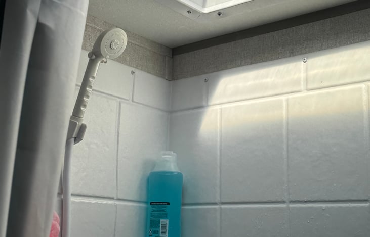 Enjoy a sunny ☀️shower with this amazing skylight! Also, has shower head outside!!