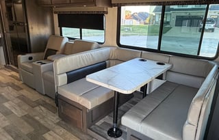 Fully Stocked Family & Pet Friendly Class A RV