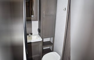 2021 AirBnB on Wheels  Kodiak Ultralite 283BHSL