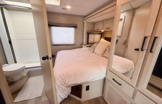 Thor Motorcoach Chateau 24F