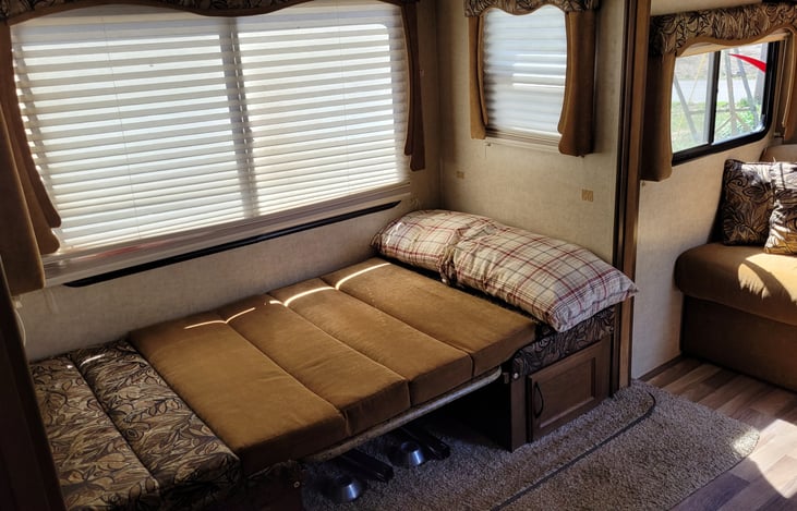 Dinette Area Converts Into Full-Size Bed