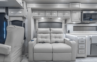 2023 Fleetwood RV Discovery 38W