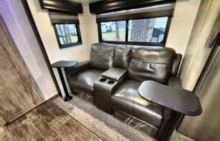 Alpha Wolf – Modern, Spacious, Adventure-Ready!