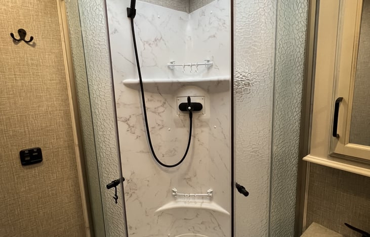 spacious radius shower