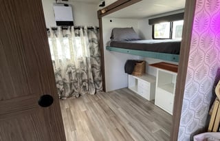 Big Merla Sleeps 7 and Bring your Furry Friends