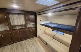 35' Cherokee Sleeps 12 with TRIPLE slide out! HUGE