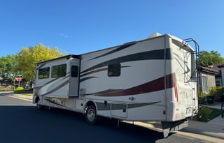 Adventure The 2014 Thor Motor Coach Windsport 34E