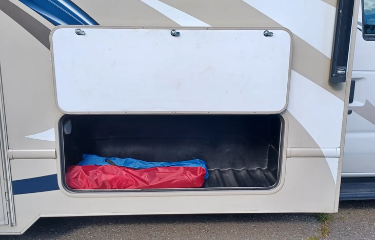 One outside storage compartment.