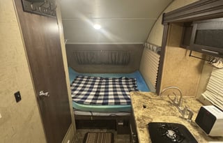 Great Couples Getaway w/ Queen Bed